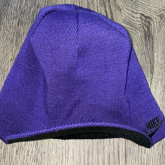 Reverse-able Nike Black and Purple Brimmed Toque - Picture 1 of 3